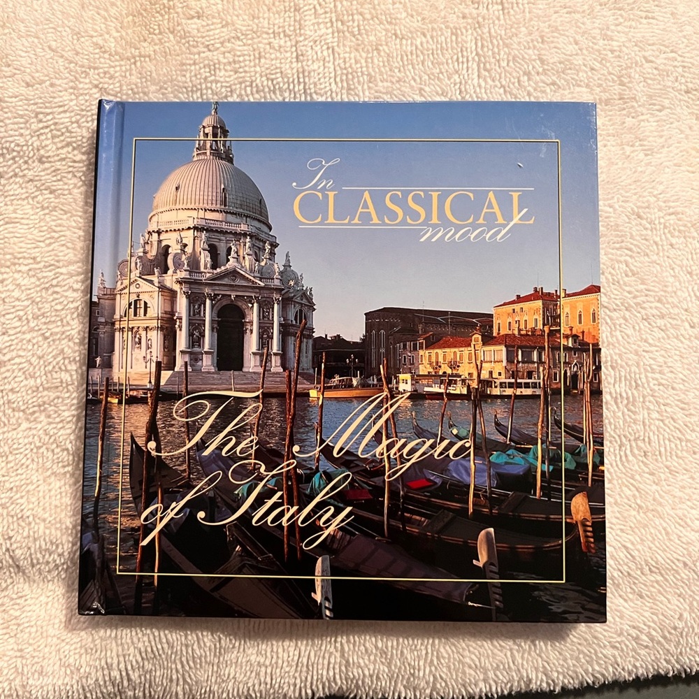 NWOT THE MAGIC OF ITALY CD AND ACCOMPANYING BOOKLET